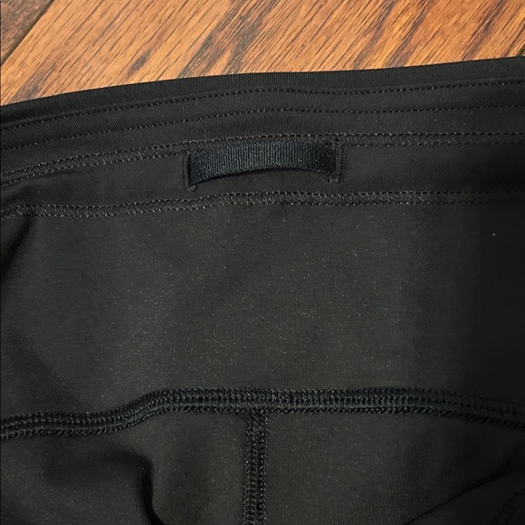 lululemon Jet Black Leggings size 6. 28 inch inseam. - Picture 7 of 7